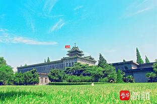 詹姆斯：浓眉现在正在向我学习如何从低位往外分球